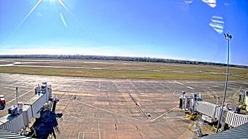 Weather camera view of Lake Charles Rgnl Arpt terminal bldg.
