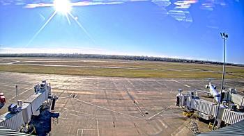 Weather camera view of Lake Charles Rgnl Arpt terminal bldg.