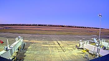 Weather camera view of Lake Charles Rgnl Arpt terminal bldg.