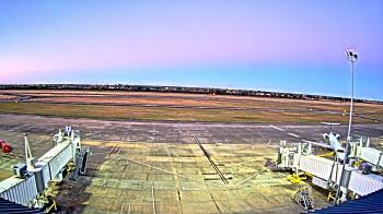 Weather camera view of Lake Charles Rgnl Arpt terminal bldg.