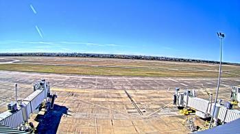 Weather camera view of Lake Charles Rgnl Arpt terminal bldg.