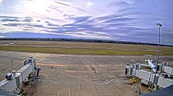 Weather camera view of Lake Charles Rgnl Arpt terminal bldg.