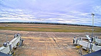 Weather camera view of Lake Charles Rgnl Arpt terminal bldg.
