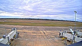 Weather camera view of Lake Charles Rgnl Arpt terminal bldg.