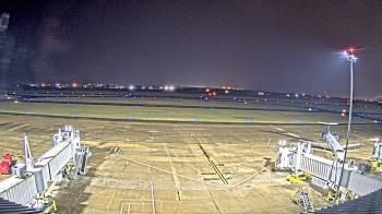 Weather camera view of Lake Charles Rgnl Arpt terminal bldg.