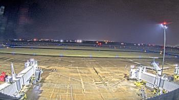 Weather camera view of Lake Charles Rgnl Arpt terminal bldg.