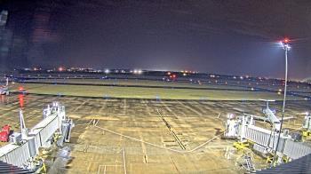 Weather camera view of Lake Charles Rgnl Arpt terminal bldg.