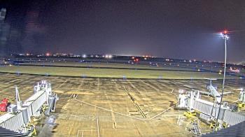 Weather camera view of Lake Charles Rgnl Arpt terminal bldg.