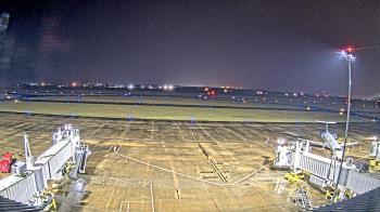 Weather camera view of Lake Charles Rgnl Arpt terminal bldg.