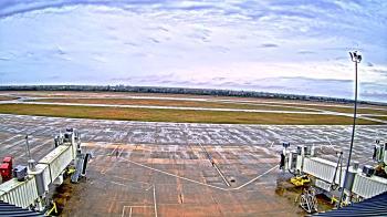 Weather camera view of Lake Charles Rgnl Arpt terminal bldg.