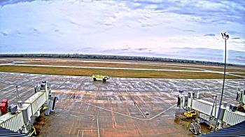 Weather camera view of Lake Charles Rgnl Arpt terminal bldg.