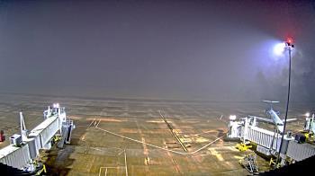 Weather camera view of Lake Charles Rgnl Arpt terminal bldg.
