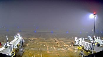 Weather camera view of Lake Charles Rgnl Arpt terminal bldg.