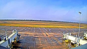 Weather camera view of Lake Charles Rgnl Arpt terminal bldg.