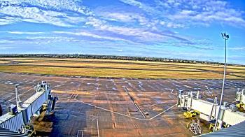 Weather camera view of Lake Charles Rgnl Arpt terminal bldg.