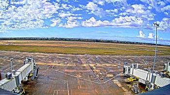 Weather camera view of Lake Charles Rgnl Arpt terminal bldg.