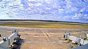 Weather camera view of Lake Charles Rgnl Arpt terminal bldg.