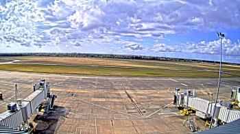 Weather camera view of Lake Charles Rgnl Arpt terminal bldg.