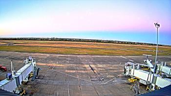 Weather camera view of Lake Charles Rgnl Arpt terminal bldg.