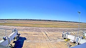 Weather camera view of Lake Charles Rgnl Arpt terminal bldg.