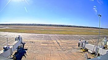 Weather camera view of Lake Charles Rgnl Arpt terminal bldg.