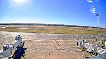 Weather camera view of Lake Charles Rgnl Arpt terminal bldg.