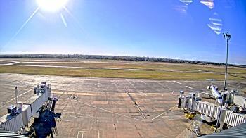 Weather camera view of Lake Charles Rgnl Arpt terminal bldg.