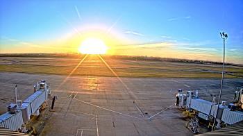 Weather camera view of Lake Charles Rgnl Arpt terminal bldg.
