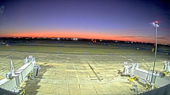 Weather camera view of Lake Charles Rgnl Arpt terminal bldg.