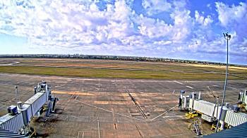 Weather camera view of Lake Charles Rgnl Arpt terminal bldg.