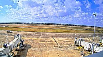 Weather camera view of Lake Charles Rgnl Arpt terminal bldg.