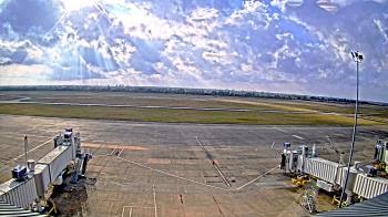 Weather camera view of Lake Charles Rgnl Arpt terminal bldg.