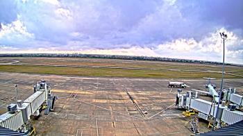 Weather camera view of Lake Charles Rgnl Arpt terminal bldg.