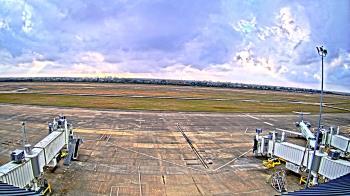 Weather camera view of Lake Charles Rgnl Arpt terminal bldg.