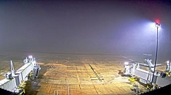 Weather camera view of Lake Charles Rgnl Arpt terminal bldg.