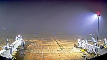 Weather camera view of Lake Charles Rgnl Arpt terminal bldg.
