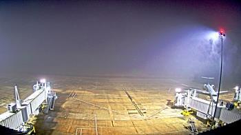 Weather camera view of Lake Charles Rgnl Arpt terminal bldg.