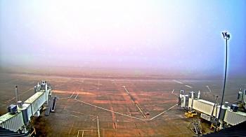 Weather camera view of Lake Charles Rgnl Arpt terminal bldg.