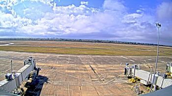 Weather camera view of Lake Charles Rgnl Arpt terminal bldg.