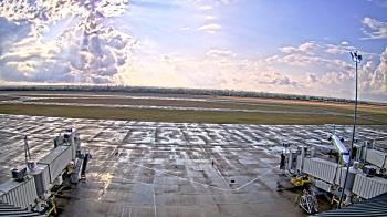 Weather camera view of Lake Charles Rgnl Arpt terminal bldg.