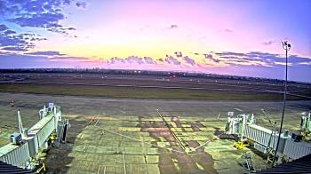 Weather camera view of Lake Charles Rgnl Arpt terminal bldg.