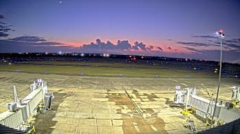 Weather camera view of Lake Charles Rgnl Arpt terminal bldg.