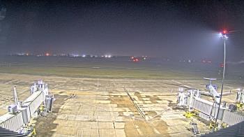 Weather camera view of Lake Charles Rgnl Arpt terminal bldg.