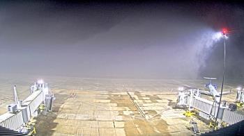 Weather camera view of Lake Charles Rgnl Arpt terminal bldg.