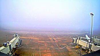 Weather camera view of Lake Charles Rgnl Arpt terminal bldg.