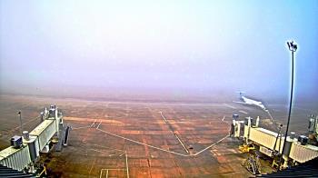 Weather camera view of Lake Charles Rgnl Arpt terminal bldg.