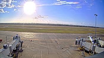 Weather camera view of Lake Charles Rgnl Arpt terminal bldg.