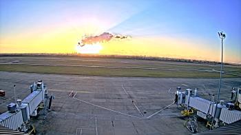 Weather camera view of Lake Charles Rgnl Arpt terminal bldg.