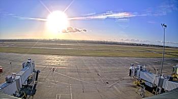 Weather camera view of Lake Charles Rgnl Arpt terminal bldg.