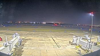 Weather camera view of Lake Charles Rgnl Arpt terminal bldg.
